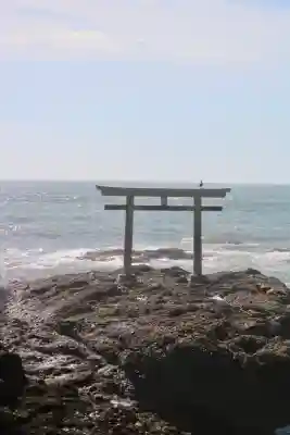 大洗磯前神社の{uncategorized: "未分類", other: "その他", undefined: "問題あり", building: "その他建物", grave: "お墓", sacred_gate: "鳥居", guardian: "狛犬", statue: "像", buddha: "仏像", history: "歴史", nature: "自然", garden: "庭園", animal: "動物", pagoda: "塔", temizu: "手水舎", mountain_gate: "山門・神門", sanctuary: "本殿・本堂", subordinate: "末社・摂社", art: "芸術", scenery: "景色", jizo: "地蔵", ema: "絵馬", goshuin: "御朱印", omikuji: "おみくじ", items: "授与品その他", amulet: "お守り", goshuincho: "御朱印帳", eats: "食事", festival: "お祭り", votive_dance: "神楽", shichigosan: "七五三参", wedding: "結婚式", experience: "体験その他", initially: "初詣", around: "周辺", anti_infection: "感染症対策"}