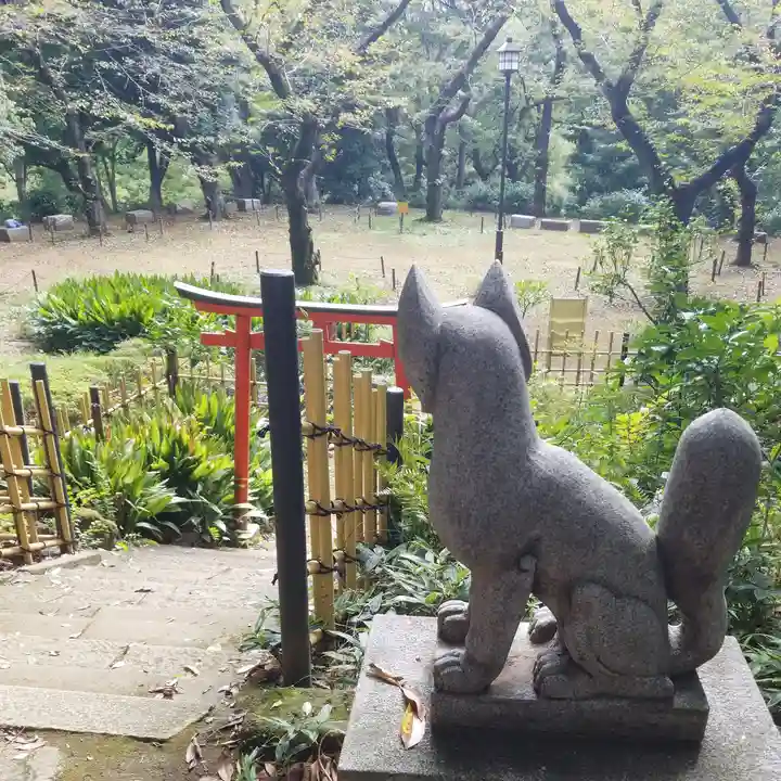 円山随身稲荷大明神の狛犬