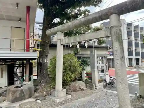 亀戸水神社の{uncategorized: "未分類", other: "その他", undefined: "問題あり", building: "その他建物", grave: "お墓", sacred_gate: "鳥居", guardian: "狛犬", statue: "像", buddha: "仏像", history: "歴史", nature: "自然", garden: "庭園", animal: "動物", pagoda: "塔", temizu: "手水舎", mountain_gate: "山門・神門", sanctuary: "本殿・本堂", subordinate: "末社・摂社", art: "芸術", scenery: "景色", jizo: "地蔵", ema: "絵馬", goshuin: "御朱印", omikuji: "おみくじ", items: "授与品その他", amulet: "お守り", goshuincho: "御朱印帳", eats: "食事", festival: "お祭り", votive_dance: "神楽", shichigosan: "七五三参", wedding: "結婚式", experience: "体験その他", initially: "初詣", around: "周辺", anti_infection: "感染症対策"}
