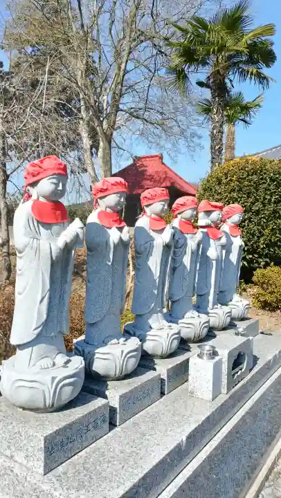 大雲寺の{uncategorized: "未分類", other: "その他", undefined: "問題あり", building: "その他建物", grave: "お墓", sacred_gate: "鳥居", guardian: "狛犬", statue: "像", buddha: "仏像", history: "歴史", nature: "自然", garden: "庭園", animal: "動物", pagoda: "塔", temizu: "手水舎", mountain_gate: "山門・神門", sanctuary: "本殿・本堂", subordinate: "末社・摂社", art: "芸術", scenery: "景色", jizo: "地蔵", ema: "絵馬", goshuin: "御朱印", omikuji: "おみくじ", items: "授与品その他", amulet: "お守り", goshuincho: "御朱印帳", eats: "食事", festival: "お祭り", votive_dance: "神楽", shichigosan: "七五三参", wedding: "結婚式", experience: "体験その他", initially: "初詣", around: "周辺", anti_infection: "感染症対策"}