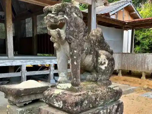 糸島市宇美八幡宮の狛犬