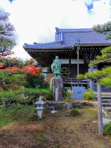 来遊寺の像