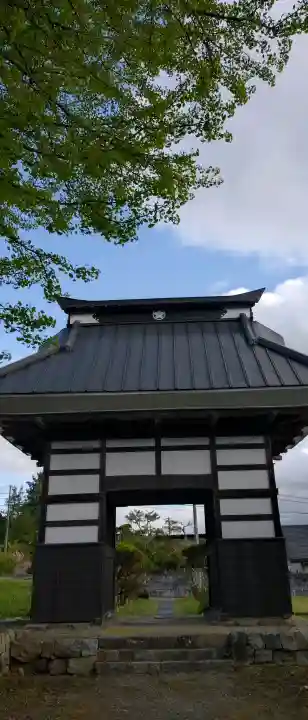 盛蓮寺の{uncategorized: "未分類", other: "その他", undefined: "問題あり", building: "その他建物", grave: "お墓", sacred_gate: "鳥居", guardian: "狛犬", statue: "像", buddha: "仏像", history: "歴史", nature: "自然", garden: "庭園", animal: "動物", pagoda: "塔", temizu: "手水舎", mountain_gate: "山門・神門", sanctuary: "本殿・本堂", subordinate: "末社・摂社", art: "芸術", scenery: "景色", jizo: "地蔵", ema: "絵馬", goshuin: "御朱印", omikuji: "おみくじ", items: "授与品その他", amulet: "お守り", goshuincho: "御朱印帳", eats: "食事", festival: "お祭り", votive_dance: "神楽", shichigosan: "七五三参", wedding: "結婚式", experience: "体験その他", initially: "初詣", around: "周辺", anti_infection: "感染症対策"}