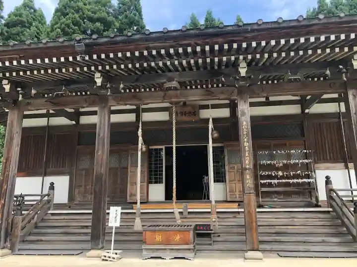国上寺の本殿・本堂