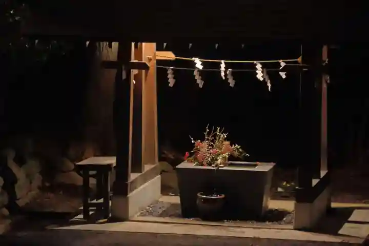 高司神社〜むすびの神の鎮まる社〜の手水舎