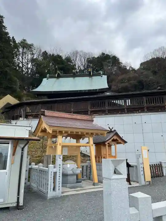 出雲大社広島分祠の{uncategorized: "未分類", other: "その他", undefined: "問題あり", building: "その他建物", grave: "お墓", sacred_gate: "鳥居", guardian: "狛犬", statue: "像", buddha: "仏像", history: "歴史", nature: "自然", garden: "庭園", animal: "動物", pagoda: "塔", temizu: "手水舎", mountain_gate: "山門・神門", sanctuary: "本殿・本堂", subordinate: "末社・摂社", art: "芸術", scenery: "景色", jizo: "地蔵", ema: "絵馬", goshuin: "御朱印", omikuji: "おみくじ", items: "授与品その他", amulet: "お守り", goshuincho: "御朱印帳", eats: "食事", festival: "お祭り", votive_dance: "神楽", shichigosan: "七五三参", wedding: "結婚式", experience: "体験その他", initially: "初詣", around: "周辺", anti_infection: "感染症対策"}