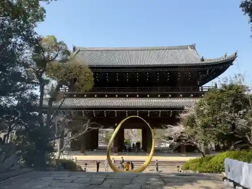 知恩院の{uncategorized: "未分類", other: "その他", undefined: "問題あり", building: "その他建物", grave: "お墓", sacred_gate: "鳥居", guardian: "狛犬", statue: "像", buddha: "仏像", history: "歴史", nature: "自然", garden: "庭園", animal: "動物", pagoda: "塔", temizu: "手水舎", mountain_gate: "山門・神門", sanctuary: "本殿・本堂", subordinate: "末社・摂社", art: "芸術", scenery: "景色", jizo: "地蔵", ema: "絵馬", goshuin: "御朱印", omikuji: "おみくじ", items: "授与品その他", amulet: "お守り", goshuincho: "御朱印帳", eats: "食事", festival: "お祭り", votive_dance: "神楽", shichigosan: "七五三参", wedding: "結婚式", experience: "体験その他", initially: "初詣", around: "周辺", anti_infection: "感染症対策"}