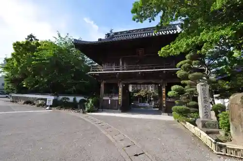 霊山寺の山門