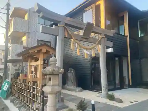 山蒼稲荷神社の{uncategorized: "未分類", other: "その他", undefined: "問題あり", building: "その他建物", grave: "お墓", sacred_gate: "鳥居", guardian: "狛犬", statue: "像", buddha: "仏像", history: "歴史", nature: "自然", garden: "庭園", animal: "動物", pagoda: "塔", temizu: "手水舎", mountain_gate: "山門・神門", sanctuary: "本殿・本堂", subordinate: "末社・摂社", art: "芸術", scenery: "景色", jizo: "地蔵", ema: "絵馬", goshuin: "御朱印", omikuji: "おみくじ", items: "授与品その他", amulet: "お守り", goshuincho: "御朱印帳", eats: "食事", festival: "お祭り", votive_dance: "神楽", shichigosan: "七五三参", wedding: "結婚式", experience: "体験その他", initially: "初詣", around: "周辺", anti_infection: "感染症対策"}