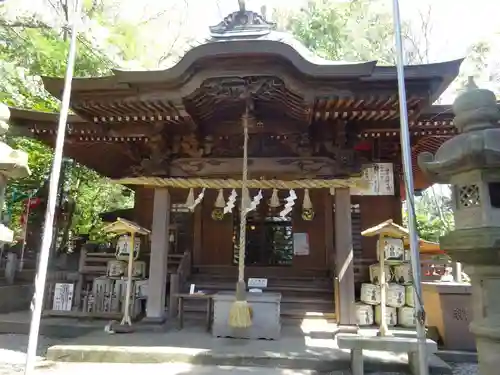 座間神社の本殿・本堂