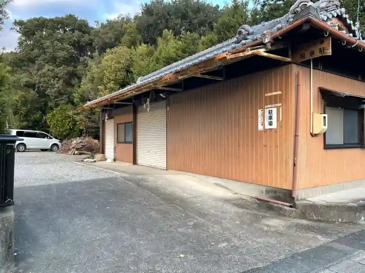 磯神社の{uncategorized: "未分類", other: "その他", undefined: "問題あり", building: "その他建物", grave: "お墓", sacred_gate: "鳥居", guardian: "狛犬", statue: "像", buddha: "仏像", history: "歴史", nature: "自然", garden: "庭園", animal: "動物", pagoda: "塔", temizu: "手水舎", mountain_gate: "山門・神門", sanctuary: "本殿・本堂", subordinate: "末社・摂社", art: "芸術", scenery: "景色", jizo: "地蔵", ema: "絵馬", goshuin: "御朱印", omikuji: "おみくじ", items: "授与品その他", amulet: "お守り", goshuincho: "御朱印帳", eats: "食事", festival: "お祭り", votive_dance: "神楽", shichigosan: "七五三参", wedding: "結婚式", experience: "体験その他", initially: "初詣", around: "周辺", anti_infection: "感染症対策"}