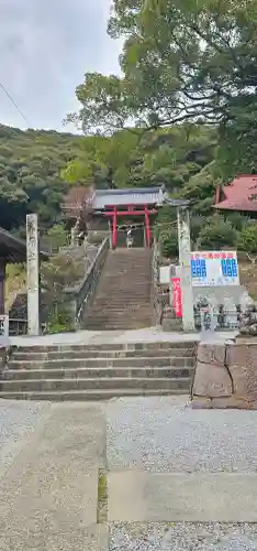 龍光寺の{uncategorized: "未分類", other: "その他", undefined: "問題あり", building: "その他建物", grave: "お墓", sacred_gate: "鳥居", guardian: "狛犬", statue: "像", buddha: "仏像", history: "歴史", nature: "自然", garden: "庭園", animal: "動物", pagoda: "塔", temizu: "手水舎", mountain_gate: "山門・神門", sanctuary: "本殿・本堂", subordinate: "末社・摂社", art: "芸術", scenery: "景色", jizo: "地蔵", ema: "絵馬", goshuin: "御朱印", omikuji: "おみくじ", items: "授与品その他", amulet: "お守り", goshuincho: "御朱印帳", eats: "食事", festival: "お祭り", votive_dance: "神楽", shichigosan: "七五三参", wedding: "結婚式", experience: "体験その他", initially: "初詣", around: "周辺", anti_infection: "感染症対策"}