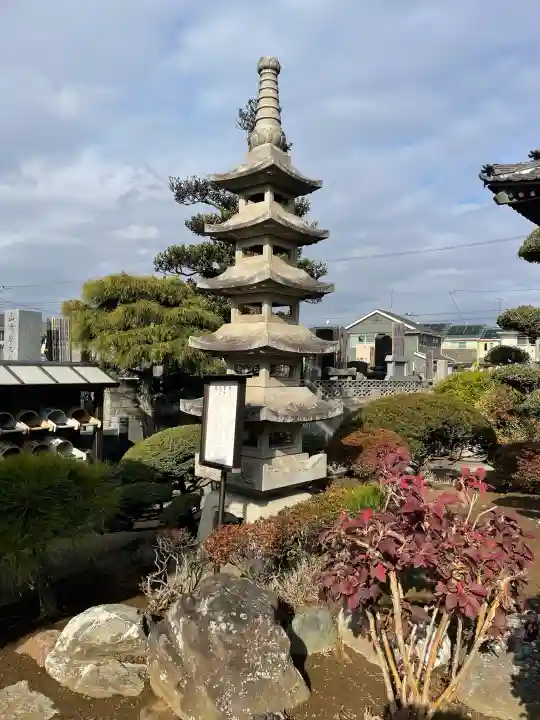 眞隆寺の{uncategorized: "未分類", other: "その他", undefined: "問題あり", building: "その他建物", grave: "お墓", sacred_gate: "鳥居", guardian: "狛犬", statue: "像", buddha: "仏像", history: "歴史", nature: "自然", garden: "庭園", animal: "動物", pagoda: "塔", temizu: "手水舎", mountain_gate: "山門・神門", sanctuary: "本殿・本堂", subordinate: "末社・摂社", art: "芸術", scenery: "景色", jizo: "地蔵", ema: "絵馬", goshuin: "御朱印", omikuji: "おみくじ", items: "授与品その他", amulet: "お守り", goshuincho: "御朱印帳", eats: "食事", festival: "お祭り", votive_dance: "神楽", shichigosan: "七五三参", wedding: "結婚式", experience: "体験その他", initially: "初詣", around: "周辺", anti_infection: "感染症対策"}