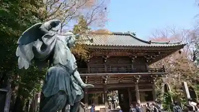高尾山薬王院の山門・神門