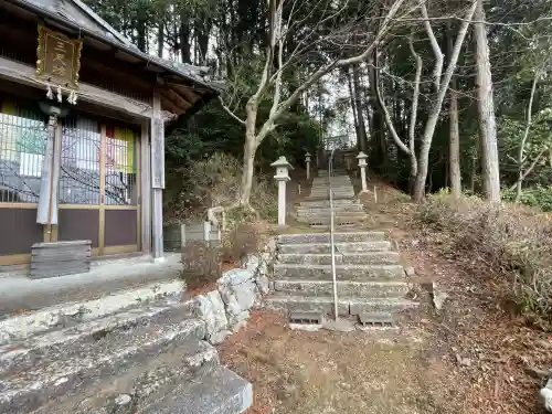 秋葉神社の{uncategorized: "未分類", other: "その他", undefined: "問題あり", building: "その他建物", grave: "お墓", sacred_gate: "鳥居", guardian: "狛犬", statue: "像", buddha: "仏像", history: "歴史", nature: "自然", garden: "庭園", animal: "動物", pagoda: "塔", temizu: "手水舎", mountain_gate: "山門・神門", sanctuary: "本殿・本堂", subordinate: "末社・摂社", art: "芸術", scenery: "景色", jizo: "地蔵", ema: "絵馬", goshuin: "御朱印", omikuji: "おみくじ", items: "授与品その他", amulet: "お守り", goshuincho: "御朱印帳", eats: "食事", festival: "お祭り", votive_dance: "神楽", shichigosan: "七五三参", wedding: "結婚式", experience: "体験その他", initially: "初詣", around: "周辺", anti_infection: "感染症対策"}