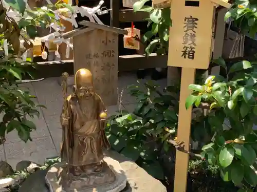 小網神社の像