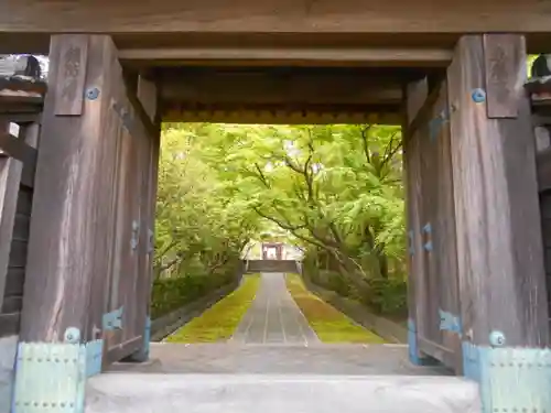 天嶽院の山門