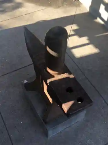 金山神社(若宮八幡宮境内社)の像