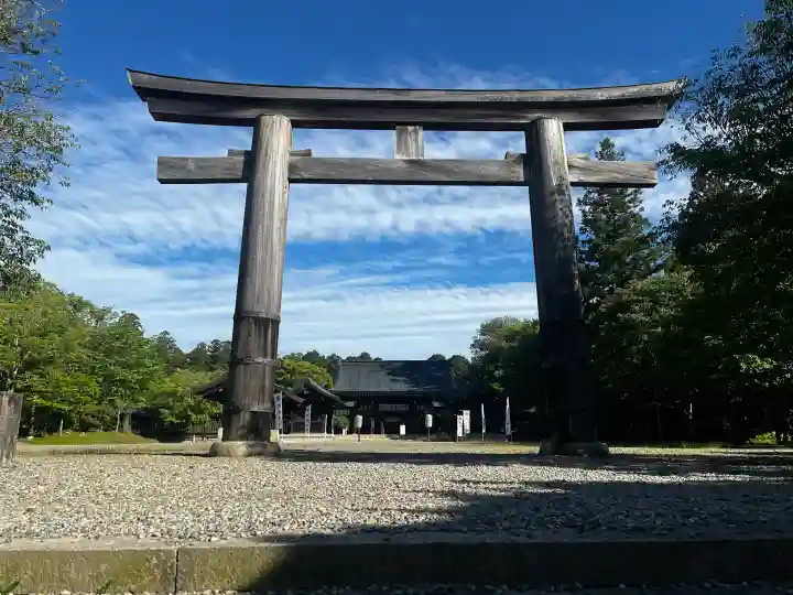 吉野神宮の{uncategorized: "未分類", other: "その他", undefined: "問題あり", building: "その他建物", grave: "お墓", sacred_gate: "鳥居", guardian: "狛犬", statue: "像", buddha: "仏像", history: "歴史", nature: "自然", garden: "庭園", animal: "動物", pagoda: "塔", temizu: "手水舎", mountain_gate: "山門・神門", sanctuary: "本殿・本堂", subordinate: "末社・摂社", art: "芸術", scenery: "景色", jizo: "地蔵", ema: "絵馬", goshuin: "御朱印", omikuji: "おみくじ", items: "授与品その他", amulet: "お守り", goshuincho: "御朱印帳", eats: "食事", festival: "お祭り", votive_dance: "神楽", shichigosan: "七五三参", wedding: "結婚式", experience: "体験その他", initially: "初詣", around: "周辺", anti_infection: "感染症対策"}