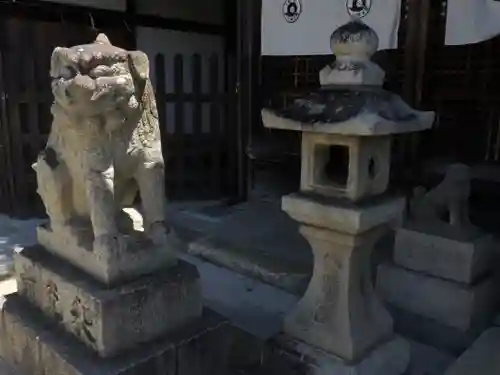 踞尾八幡神社の狛犬