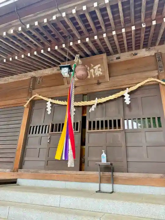 諏訪神社の{uncategorized: "未分類", other: "その他", undefined: "問題あり", building: "その他建物", grave: "お墓", sacred_gate: "鳥居", guardian: "狛犬", statue: "像", buddha: "仏像", history: "歴史", nature: "自然", garden: "庭園", animal: "動物", pagoda: "塔", temizu: "手水舎", mountain_gate: "山門・神門", sanctuary: "本殿・本堂", subordinate: "末社・摂社", art: "芸術", scenery: "景色", jizo: "地蔵", ema: "絵馬", goshuin: "御朱印", omikuji: "おみくじ", items: "授与品その他", amulet: "お守り", goshuincho: "御朱印帳", eats: "食事", festival: "お祭り", votive_dance: "神楽", shichigosan: "七五三参", wedding: "結婚式", experience: "体験その他", initially: "初詣", around: "周辺", anti_infection: "感染症対策"}