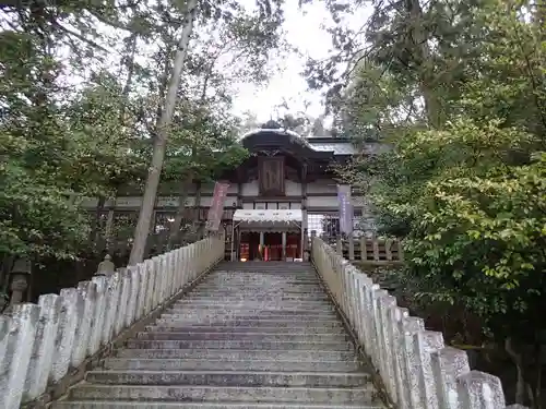 敢國神社の本殿・本堂