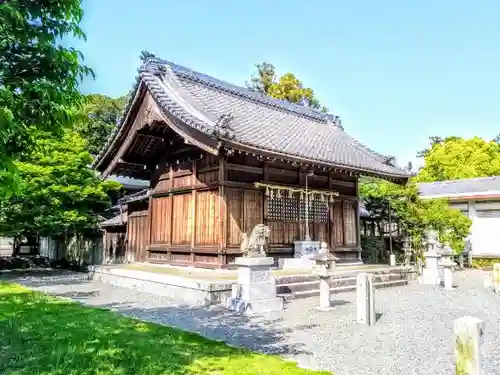 知里付神社の本殿