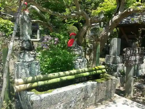 石峯寺の手水舎