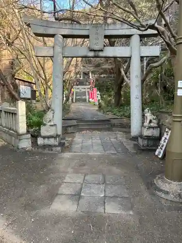 稲荷神社の{uncategorized: "未分類", other: "その他", undefined: "問題あり", building: "その他建物", grave: "お墓", sacred_gate: "鳥居", guardian: "狛犬", statue: "像", buddha: "仏像", history: "歴史", nature: "自然", garden: "庭園", animal: "動物", pagoda: "塔", temizu: "手水舎", mountain_gate: "山門・神門", sanctuary: "本殿・本堂", subordinate: "末社・摂社", art: "芸術", scenery: "景色", jizo: "地蔵", ema: "絵馬", goshuin: "御朱印", omikuji: "おみくじ", items: "授与品その他", amulet: "お守り", goshuincho: "御朱印帳", eats: "食事", festival: "お祭り", votive_dance: "神楽", shichigosan: "七五三参", wedding: "結婚式", experience: "体験その他", initially: "初詣", around: "周辺", anti_infection: "感染症対策"}