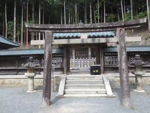 高野山金剛峯寺奥の院の鳥居