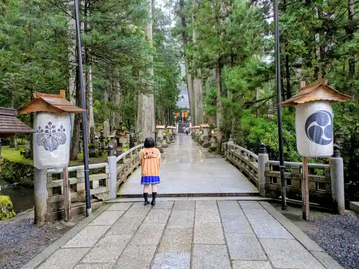 高野山金剛峯寺奥の院の山門・神門