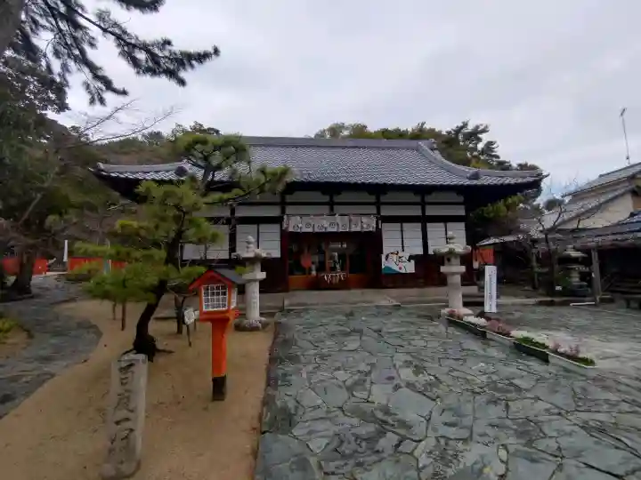 玉津島神社の{uncategorized: "未分類", other: "その他", undefined: "問題あり", building: "その他建物", grave: "お墓", sacred_gate: "鳥居", guardian: "狛犬", statue: "像", buddha: "仏像", history: "歴史", nature: "自然", garden: "庭園", animal: "動物", pagoda: "塔", temizu: "手水舎", mountain_gate: "山門・神門", sanctuary: "本殿・本堂", subordinate: "末社・摂社", art: "芸術", scenery: "景色", jizo: "地蔵", ema: "絵馬", goshuin: "御朱印", omikuji: "おみくじ", items: "授与品その他", amulet: "お守り", goshuincho: "御朱印帳", eats: "食事", festival: "お祭り", votive_dance: "神楽", shichigosan: "七五三参", wedding: "結婚式", experience: "体験その他", initially: "初詣", around: "周辺", anti_infection: "感染症対策"}
