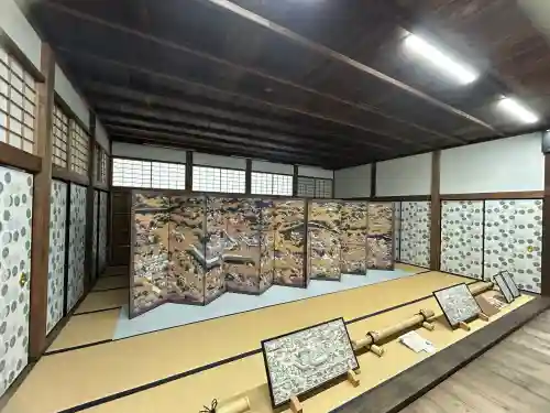 勝興寺の{uncategorized: "未分類", other: "その他", undefined: "問題あり", building: "その他建物", grave: "お墓", sacred_gate: "鳥居", guardian: "狛犬", statue: "像", buddha: "仏像", history: "歴史", nature: "自然", garden: "庭園", animal: "動物", pagoda: "塔", temizu: "手水舎", mountain_gate: "山門・神門", sanctuary: "本殿・本堂", subordinate: "末社・摂社", art: "芸術", scenery: "景色", jizo: "地蔵", ema: "絵馬", goshuin: "御朱印", omikuji: "おみくじ", items: "授与品その他", amulet: "お守り", goshuincho: "御朱印帳", eats: "食事", festival: "お祭り", votive_dance: "神楽", shichigosan: "七五三参", wedding: "結婚式", experience: "体験その他", initially: "初詣", around: "周辺", anti_infection: "感染症対策"}