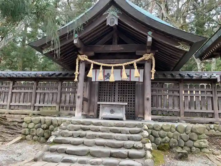 諏訪大社上社前宮の本殿・本堂