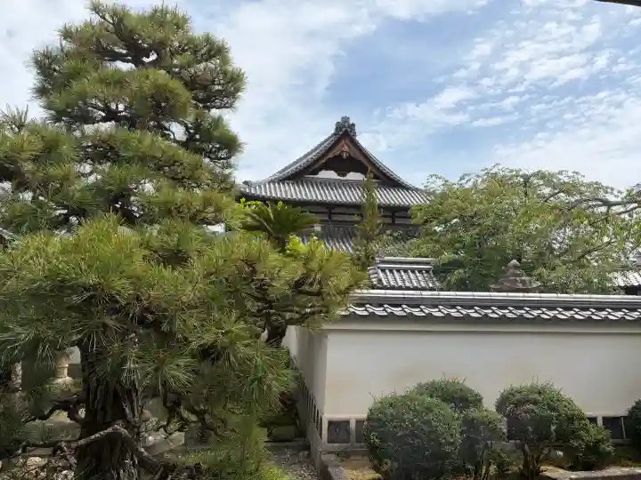 花岳寺の{uncategorized: "未分類", other: "その他", undefined: "問題あり", building: "その他建物", grave: "お墓", sacred_gate: "鳥居", guardian: "狛犬", statue: "像", buddha: "仏像", history: "歴史", nature: "自然", garden: "庭園", animal: "動物", pagoda: "塔", temizu: "手水舎", mountain_gate: "山門・神門", sanctuary: "本殿・本堂", subordinate: "末社・摂社", art: "芸術", scenery: "景色", jizo: "地蔵", ema: "絵馬", goshuin: "御朱印", omikuji: "おみくじ", items: "授与品その他", amulet: "お守り", goshuincho: "御朱印帳", eats: "食事", festival: "お祭り", votive_dance: "神楽", shichigosan: "七五三参", wedding: "結婚式", experience: "体験その他", initially: "初詣", around: "周辺", anti_infection: "感染症対策"}