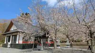 明和神社の{uncategorized: "未分類", other: "その他", undefined: "問題あり", building: "その他建物", grave: "お墓", sacred_gate: "鳥居", guardian: "狛犬", statue: "像", buddha: "仏像", history: "歴史", nature: "自然", garden: "庭園", animal: "動物", pagoda: "塔", temizu: "手水舎", mountain_gate: "山門・神門", sanctuary: "本殿・本堂", subordinate: "末社・摂社", art: "芸術", scenery: "景色", jizo: "地蔵", ema: "絵馬", goshuin: "御朱印", omikuji: "おみくじ", items: "授与品その他", amulet: "お守り", goshuincho: "御朱印帳", eats: "食事", festival: "お祭り", votive_dance: "神楽", shichigosan: "七五三参", wedding: "結婚式", experience: "体験その他", initially: "初詣", around: "周辺", anti_infection: "感染症対策"}