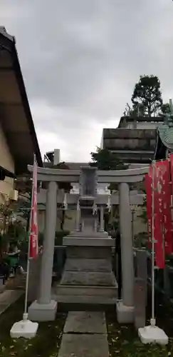 小菅稲荷神社の末社・摂社