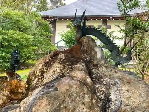 越中一宮 髙瀬神社の{uncategorized: "未分類", other: "その他", undefined: "問題あり", building: "その他建物", grave: "お墓", sacred_gate: "鳥居", guardian: "狛犬", statue: "像", buddha: "仏像", history: "歴史", nature: "自然", garden: "庭園", animal: "動物", pagoda: "塔", temizu: "手水舎", mountain_gate: "山門・神門", sanctuary: "本殿・本堂", subordinate: "末社・摂社", art: "芸術", scenery: "景色", jizo: "地蔵", ema: "絵馬", goshuin: "御朱印", omikuji: "おみくじ", items: "授与品その他", amulet: "お守り", goshuincho: "御朱印帳", eats: "食事", festival: "お祭り", votive_dance: "神楽", shichigosan: "七五三参", wedding: "結婚式", experience: "体験その他", initially: "初詣", around: "周辺", anti_infection: "感染症対策"}