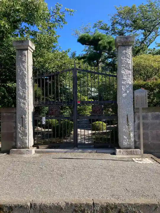 薬師院の山門・神門