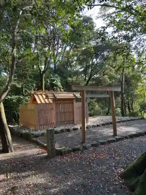 葭原神社(皇大神宮末社)の{uncategorized: "未分類", other: "その他", undefined: "問題あり", building: "その他建物", grave: "お墓", sacred_gate: "鳥居", guardian: "狛犬", statue: "像", buddha: "仏像", history: "歴史", nature: "自然", garden: "庭園", animal: "動物", pagoda: "塔", temizu: "手水舎", mountain_gate: "山門・神門", sanctuary: "本殿・本堂", subordinate: "末社・摂社", art: "芸術", scenery: "景色", jizo: "地蔵", ema: "絵馬", goshuin: "御朱印", omikuji: "おみくじ", items: "授与品その他", amulet: "お守り", goshuincho: "御朱印帳", eats: "食事", festival: "お祭り", votive_dance: "神楽", shichigosan: "七五三参", wedding: "結婚式", experience: "体験その他", initially: "初詣", around: "周辺", anti_infection: "感染症対策"}