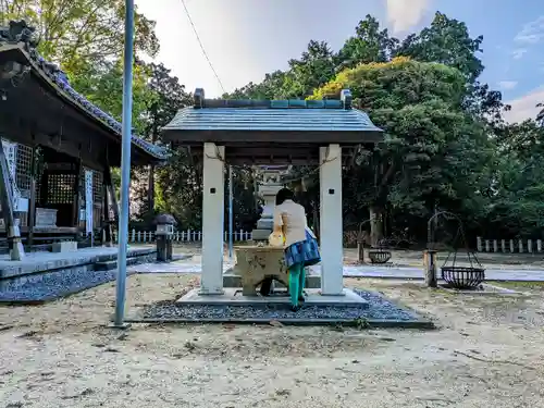 折戸八幡社の手水舎