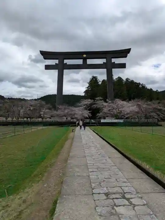 大斎原(熊野本宮大社旧社地)の{uncategorized: "未分類", other: "その他", undefined: "問題あり", building: "その他建物", grave: "お墓", sacred_gate: "鳥居", guardian: "狛犬", statue: "像", buddha: "仏像", history: "歴史", nature: "自然", garden: "庭園", animal: "動物", pagoda: "塔", temizu: "手水舎", mountain_gate: "山門・神門", sanctuary: "本殿・本堂", subordinate: "末社・摂社", art: "芸術", scenery: "景色", jizo: "地蔵", ema: "絵馬", goshuin: "御朱印", omikuji: "おみくじ", items: "授与品その他", amulet: "お守り", goshuincho: "御朱印帳", eats: "食事", festival: "お祭り", votive_dance: "神楽", shichigosan: "七五三参", wedding: "結婚式", experience: "体験その他", initially: "初詣", around: "周辺", anti_infection: "感染症対策"}