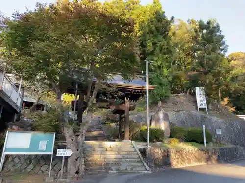 景徳院の山門