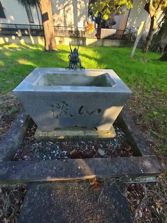 頤氣神社の手水舎