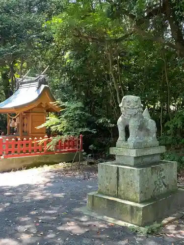 薦神社の狛犬