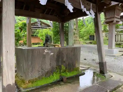 諏訪大社上社前宮の手水舎