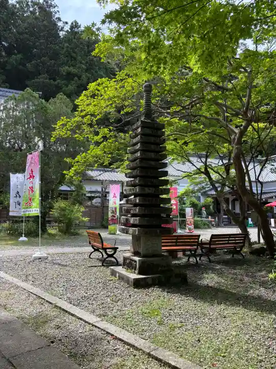 大洞院の{uncategorized: "未分類", other: "その他", undefined: "問題あり", building: "その他建物", grave: "お墓", sacred_gate: "鳥居", guardian: "狛犬", statue: "像", buddha: "仏像", history: "歴史", nature: "自然", garden: "庭園", animal: "動物", pagoda: "塔", temizu: "手水舎", mountain_gate: "山門・神門", sanctuary: "本殿・本堂", subordinate: "末社・摂社", art: "芸術", scenery: "景色", jizo: "地蔵", ema: "絵馬", goshuin: "御朱印", omikuji: "おみくじ", items: "授与品その他", amulet: "お守り", goshuincho: "御朱印帳", eats: "食事", festival: "お祭り", votive_dance: "神楽", shichigosan: "七五三参", wedding: "結婚式", experience: "体験その他", initially: "初詣", around: "周辺", anti_infection: "感染症対策"}
