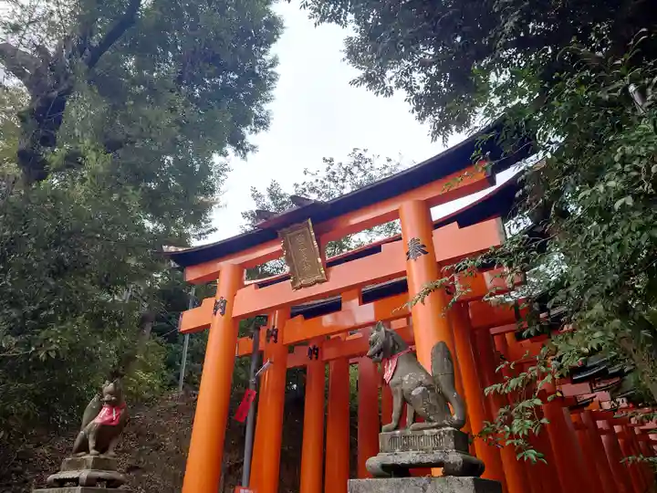 伏見稲荷大社 奥社奉拝所の鳥居