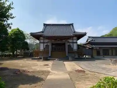 鏡済寺の本殿・本堂