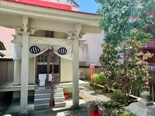 瀧澤神社の{uncategorized: "未分類", other: "その他", undefined: "問題あり", building: "その他建物", grave: "お墓", sacred_gate: "鳥居", guardian: "狛犬", statue: "像", buddha: "仏像", history: "歴史", nature: "自然", garden: "庭園", animal: "動物", pagoda: "塔", temizu: "手水舎", mountain_gate: "山門・神門", sanctuary: "本殿・本堂", subordinate: "末社・摂社", art: "芸術", scenery: "景色", jizo: "地蔵", ema: "絵馬", goshuin: "御朱印", omikuji: "おみくじ", items: "授与品その他", amulet: "お守り", goshuincho: "御朱印帳", eats: "食事", festival: "お祭り", votive_dance: "神楽", shichigosan: "七五三参", wedding: "結婚式", experience: "体験その他", initially: "初詣", around: "周辺", anti_infection: "感染症対策"}